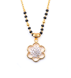 Flower Mangalsutra Pendent Shot